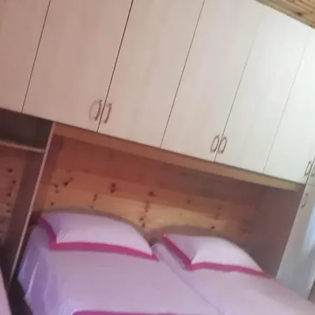Homestay Kolonia E Artistave *