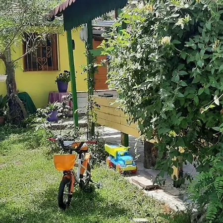 Kolonia E Artistave Homestay *