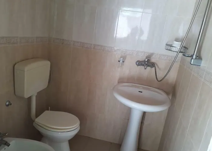 Kolonia E Artistave 民宿